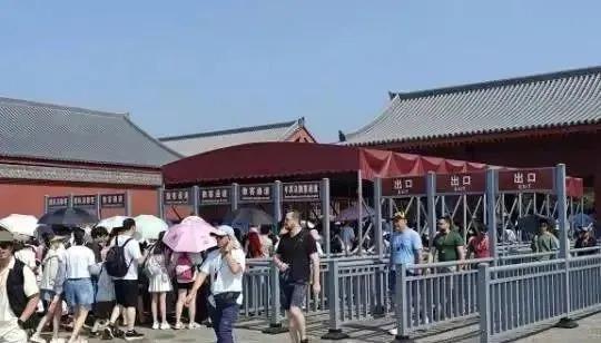 盈通策略 少林寺新住持会开挖掘机，80斤的麦子自己扛，主张“农禅并重”